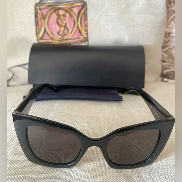 SAINT LAURENT YSL CAT EYE SUNGLASSES W/CASE SL552 001 BLACK LIKE-NEW/NOT WORN - Picture 3 of 12